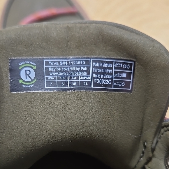 Teva Green Hiking Boots - Picture 6 of 10